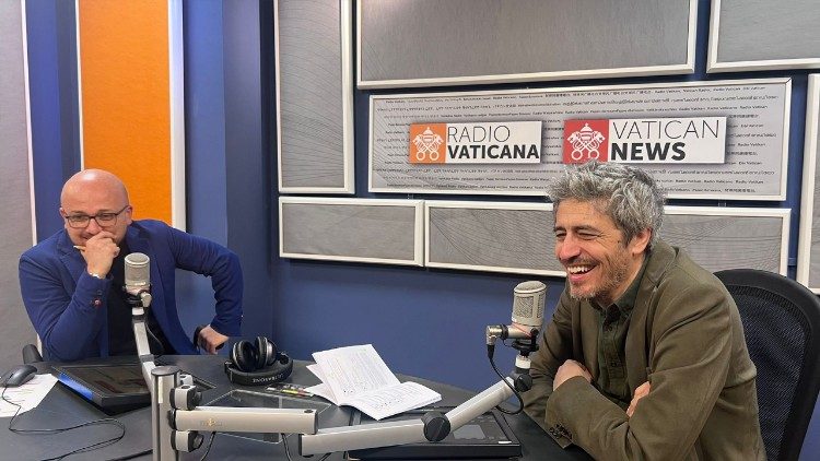 Da destra Pif e Andrea De Angelis nello Studio 9 di Radio Vaticana