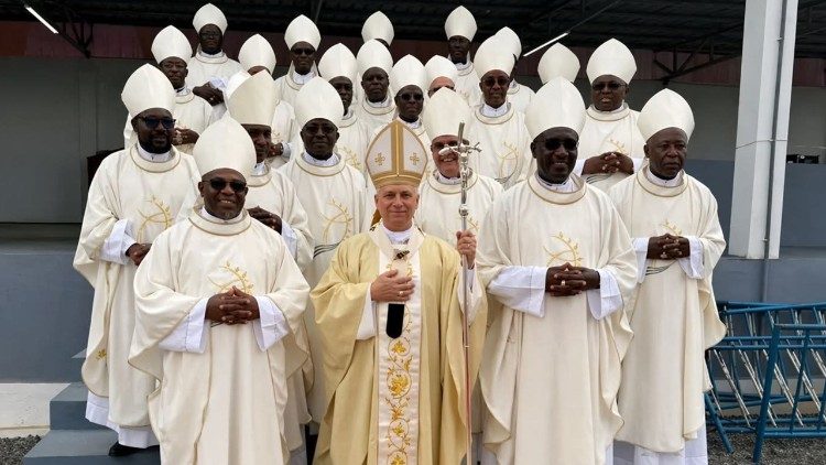 Papa Leão XIV com os Bispos da Conferência Episcopal de Angola e São Tomé C(EAST)