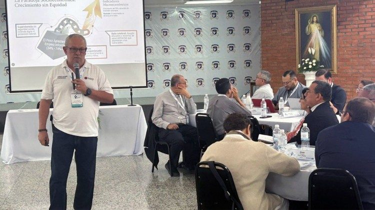 Un momento dei lavori tra i presuli del Centroamerica