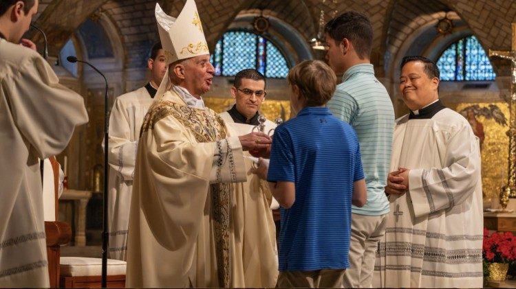 L'incontro con alcuni giovani nel Santuario
