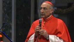 Kard. Reina podczas czuwania modlitewnego w intencji powołań w Bazylice św. Jana na Lateranie