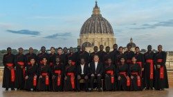 Kardinali Luis Antonio Gokim Tagle, Mwenyekiti Mwenza wa Baraza la Kipapa la Uinjilishaji wa Watu, Jumamosi tarehe 25 Aprili 2026, anatarajiwa kutoa Daraja Takatifu ya Ushemasi kwa Majandokasisi 17 kutoka Chuo Kikuu cha Kipapa cha Urbaniana. 