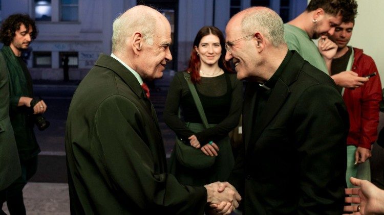 O embaixador do Brasil junto &agrave; Santa S&eacute;, Everton Vieira Vargas, com o cardeal De Mendon&ccedil;a na abertura do evento