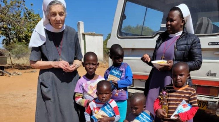 Sr. Ludbirga Schumacher and Sr. Felistar Dube distributing food