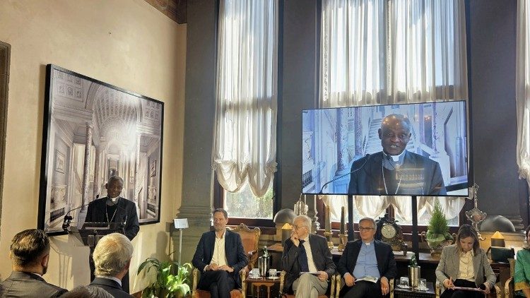 Il cardinale Peter Kodwo Appiah Turkson durante la presentazione del documetario sul Casino Pio IV. 