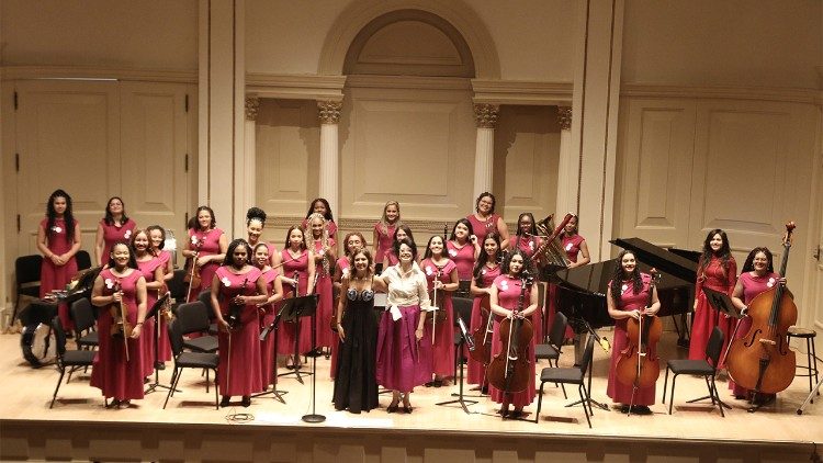 A orquestra leva o nome da primeira maestra do Brasil, simbolizando uma heran&ccedil;a de luta, liberdade e protagonismo feminino