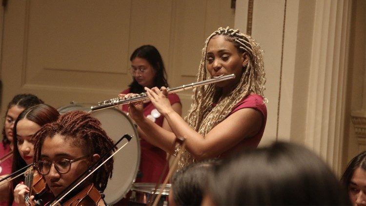 Em 2026, a Orquestra Sinf&ocirc;nica Juvenil Chiquinha Gonzaga comemora 5 anos de trajet&oacute;ria