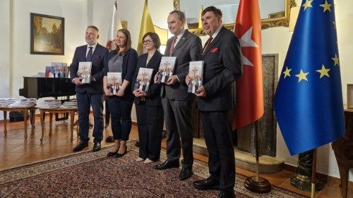 Rzym: polski fotograf upamiętnił Rok Święty i wyb&oacute;r Leona XIV