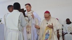 Dom Luís Miguel Muñoz Cárdaba, Núncio apostólico em Moçambique, na Missa de ação de graças por Dom Claudio Dalla Zuanna