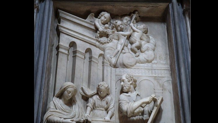 Sacra Famiglia nella bottega di san Giuseppe, altorilievo in marmo, inizi del XIX secolo, Carrara, chiesa del Suffragio.