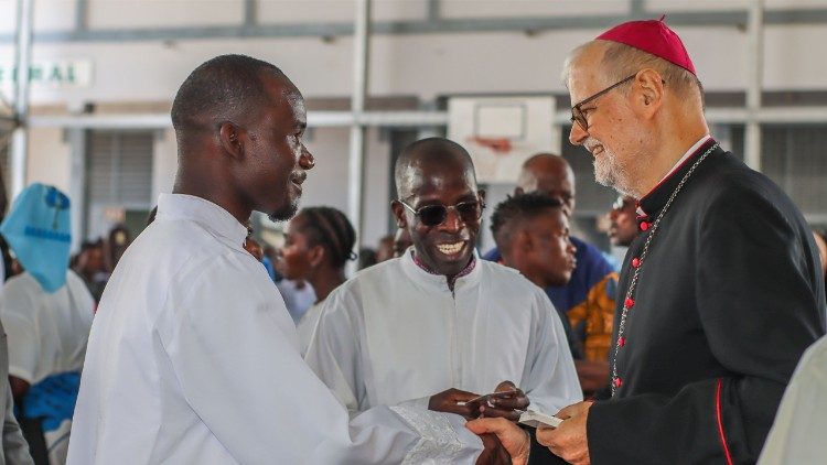 Dom Claudio Dalla Zuanna, arcebispo em&eacute;rito da Beira, despede-se dos fi&eacute;is