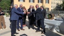 Přípitek požehnaným pivem z Plzně, poutní dům Velehrad, 29. 4. 2026
