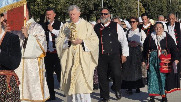 U Zadru procesija s relikvijom bl. Jakova Zadranina (Foto: Ines Grbić)