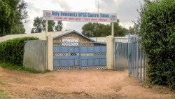 Entrada en el Holy Innocents BPSS Centre Timau  