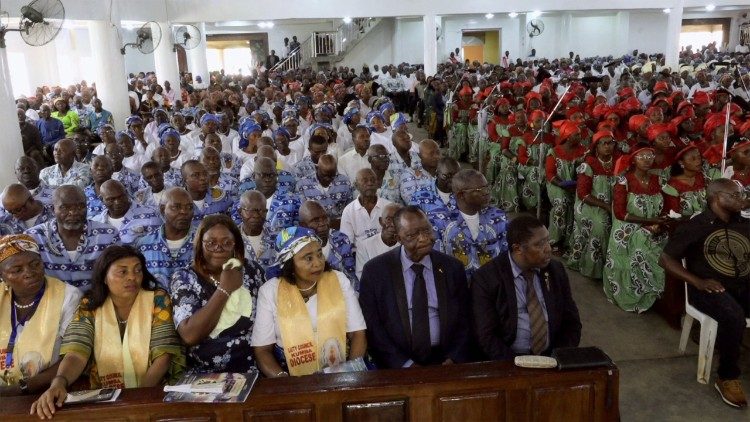 Illustration des fid&egrave;les pr&eacute;sents  &agrave; la messe d'ouverture du s&eacute;minaire 