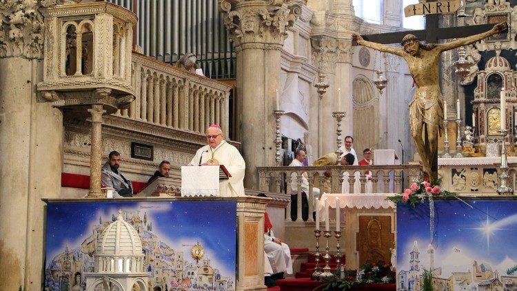 Šibenski biskup Tomislav Rogić na Novu godinu u katedrali sv. Jakova (Foto: Ivo Kronja)