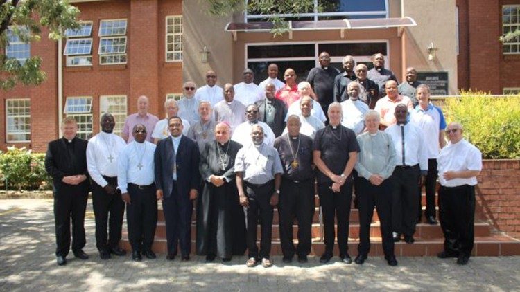 O estabelecimento da hierarquia permitiu &agrave; Igreja crescer e assegurou um bom cuidado pastoral ...