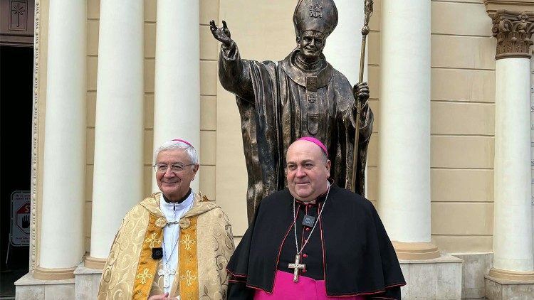 Монсеньор Румен Станев с апостолическият нунций монсеньор Суриани