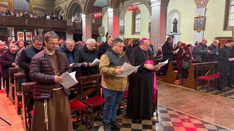 Молитва преди обявяването на новия епископ