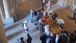 Eine Pilgermesse mit Franziskanern in der Grabeskirche in Jerusalem (Archivbild)