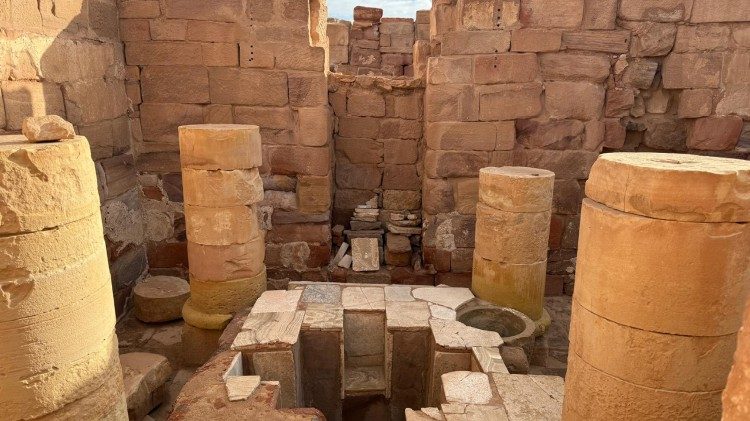 Chrzcielnica z V wieku, znajdująca się w Petrze. To jedna z najstarszych chrzcielnic na Bliskim Wschodzie