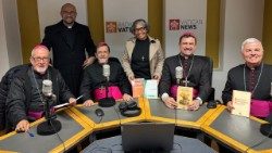 Os membros da Comissão Episcopal para Ação Missionária e Cooperação Intereclesial da CNBB na Rádio Vaticano