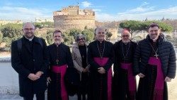 Dom Emeraldo e os demais membros da Comissão Episcopal para Ação Missionária e Cooperação Intereclesial