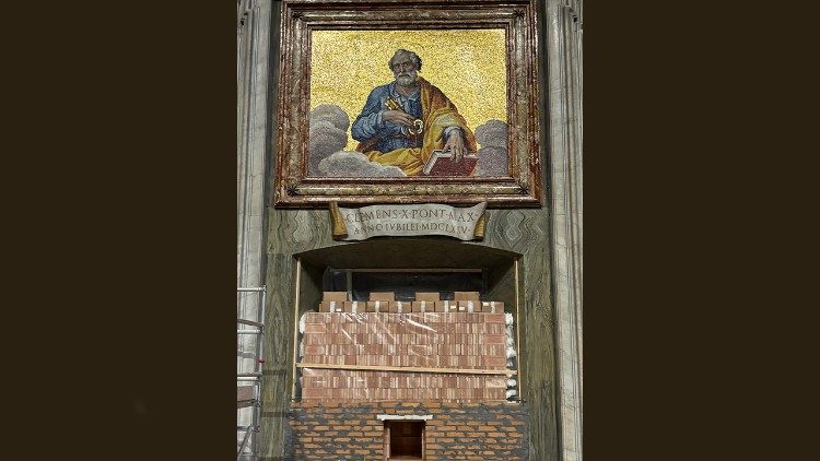 Mur zostanie ponownie rozbity przed rozpoczęciem kolejnego jubileuszu