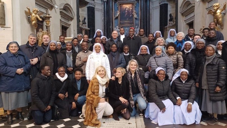 Ni kwa njia ya Ubatizo tunazaliwa upya kwa Maji na Roho Mtakatifu, na hivyo tunakuwa ni watoto wa Mungu na wa Kanisa. 