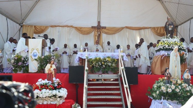 Celebração durante a visita do Núncio Apostólico Dom Waldemar Stanisław Sommertag a Cabo Verde
