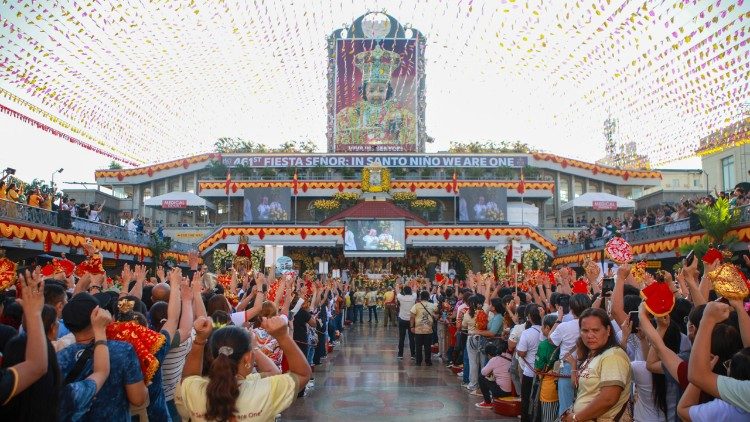 Um momento das celebra&ccedil;&otilde;es da festa do Santo Ni&ntilde;o em Cebu (Bas&iacute;lica Menor do Santo Ni&ntilde;o de Cebu)