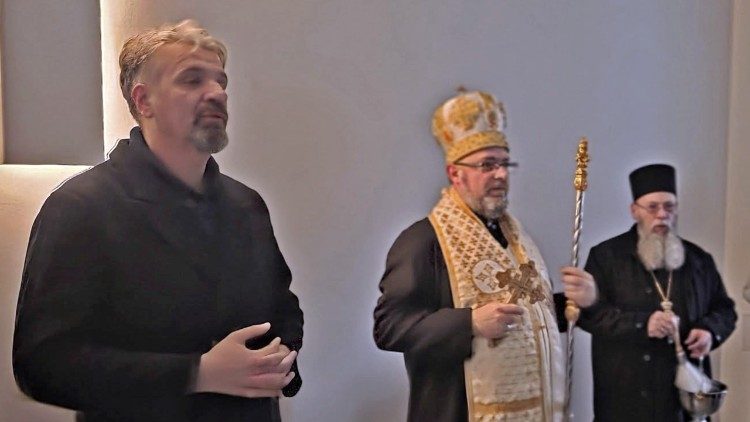 Vladika Stipić blagoslovio dom Molitvene zajednice sv. Šarbela (foto: Križevačka eparhija)