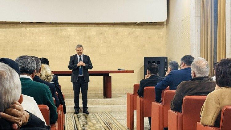 Un momento della presentazione del documentario "Una rosa per il mondo" nella Filmoteca vaticana