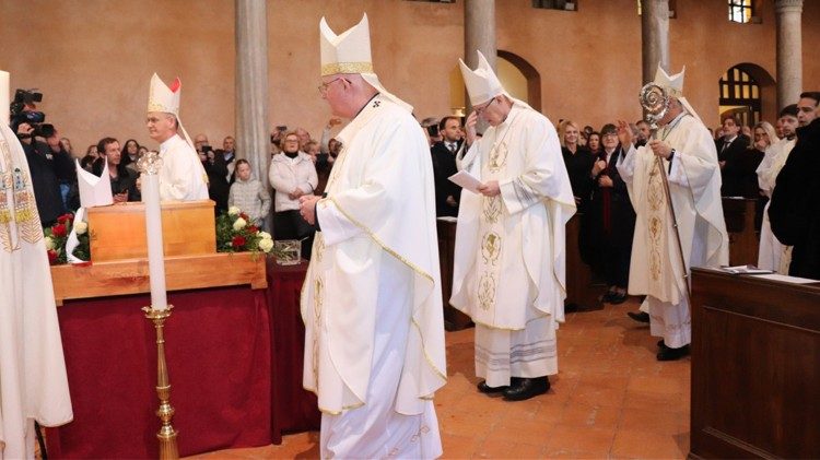 Zemni ostaci biskupa Dobrile vraćeni u Istru (foto: Gordana Krizman)