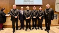 Os membros da presidêndia da CNBB encontram-se com o embaixador do Brasil junto à Santa Sé, o diplomata Everton Vieira Vargas, e com o cardeal cardeal Lorenzo Baldisseri, que foi Núncio Apostólico no Brasil durante nove anos, de novembro de 2002 até janeiro de 2012