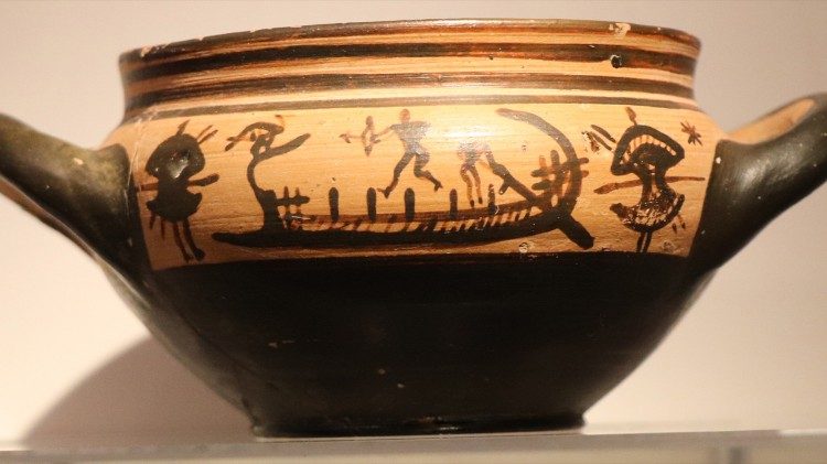 Skyphos con battaglia su nave  da Eleusi, arte geometrica attica, datato intorno alla met&agrave; dell'VIII secolo a.C.. Museo archeologico di Eleusi 