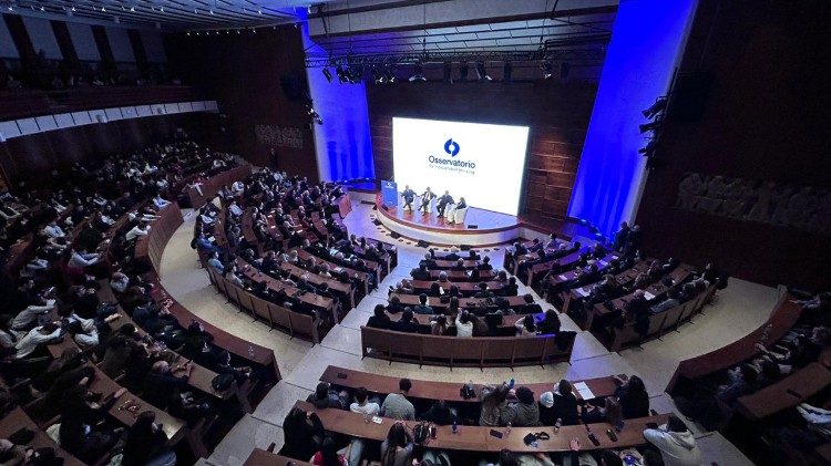Le public de sept cents jeunes de l'Auditorium Antonianum.