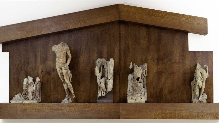 Wśr&oacute;d eksponat&oacute;w znajdują się świadectwa od epoki żelaza po okres archaiczny