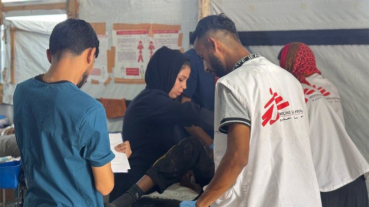 Equipo de MSF en la cl&iacute;nica de Al Mawasi