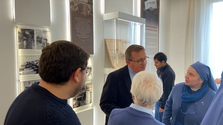 Pe Boguslaw Zeman, Vig&aacute;rio Geral da Sociedade de S&atilde;o Paulo apresentando o Museu Beato Alberione