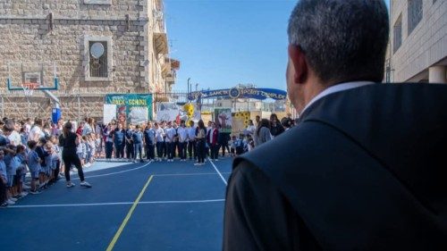Padre Faltas: o Knesset coloca em risco escolas e fam&iacute;lias palestinas