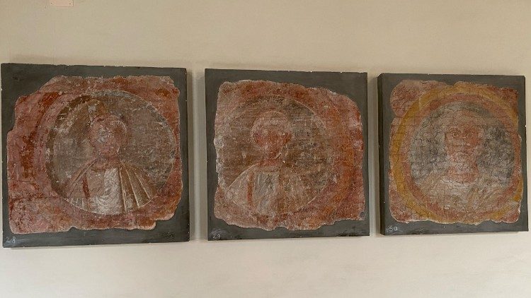 Gli antichi ritratti salvati dall'incendio ottocentesco e oggi conservato nell'Abbazia di San Paolo fuori le Mura