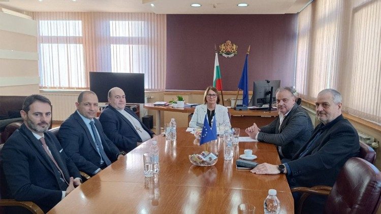 Среща на монс. Станев с областния управител на Пловдив