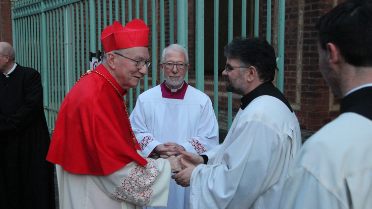 Papst Leo XIV. schickte Kardinalstaatssekret&auml;r Pietro Parolin (links- Foto &copy; Marco Chwalek / Erzbistum Hamburg)