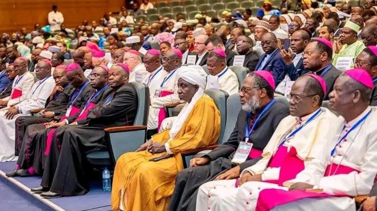 Obispos presentes en la Asamblea