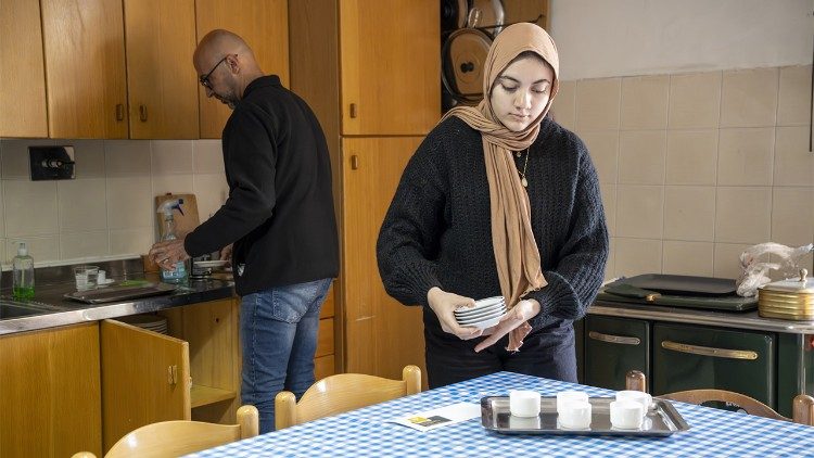 Il lavoro quotidiano nei locali della Pieve (Foto di Jacopo Can&egrave;).
