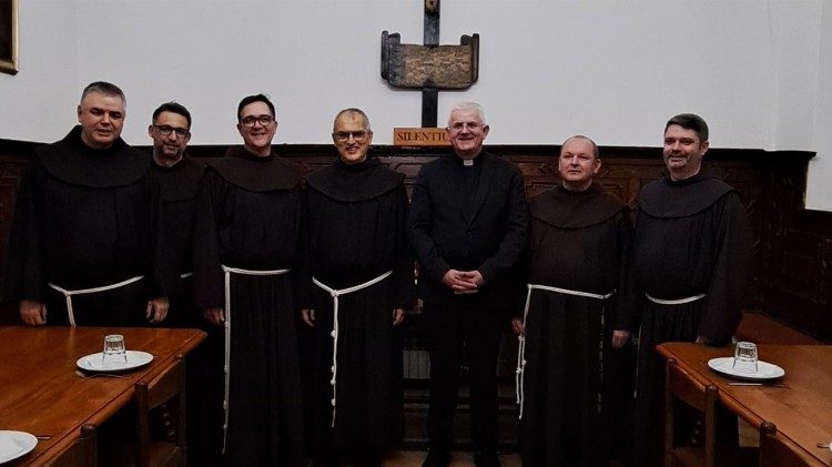 Susret nadbiskupa Uzinića i fra Massima u bratskom ozračju u trsatskom samostanu  (Foto: Riječka nadbiskupija)