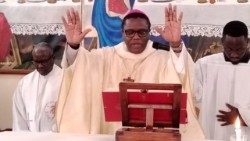 Dom Vitor Quematcha, Bispo de Bafatá (Guiné-Bissau), durante a celebração