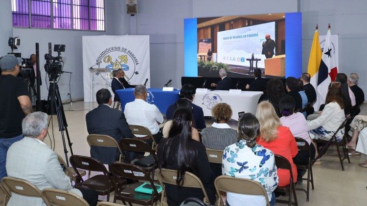 Un momento de la rueda de prensa