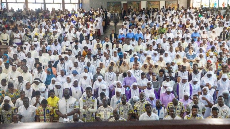 Des religieux et religieuses de l'archidiocèse d'Abidjan - Côte d'Ivoire.